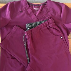 Beyond Scrubs Scrub Set - Women's V-Neck Scrub Top and Pants Size Large